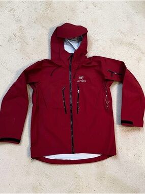 Arc’teryx Alpha SV Shell Jacket - Red